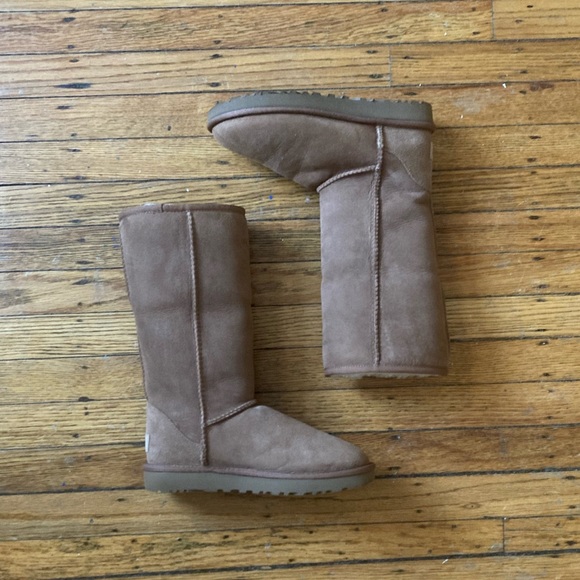 UGG Shoes - Ugg boots, barely worn